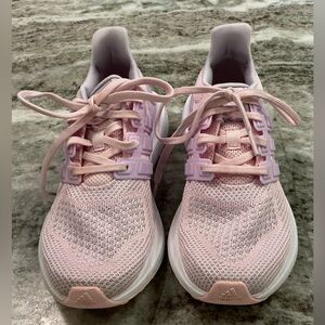 Adidas Ubounce DNA Pink Sneaker, Size 4